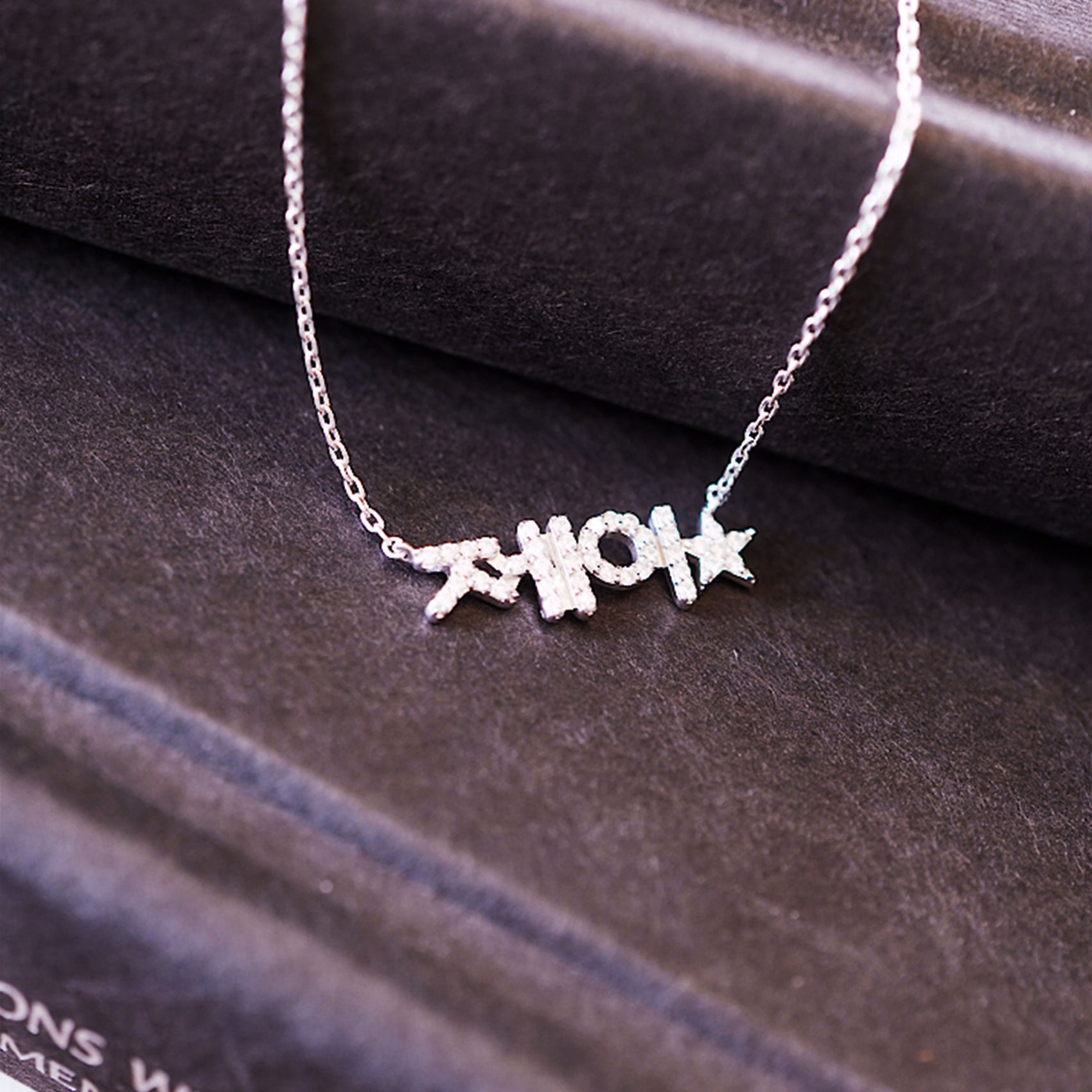 Korean Custom Name and Star Pavé Lab Diamond Necklace in 14K Solid Gold – Personalized Name