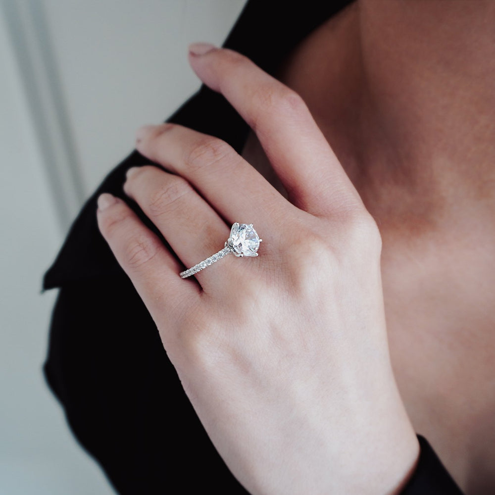 
          
          Load image into Gallery viewer, Agata Moissanite Round Pave Diamonds Ring
          
          